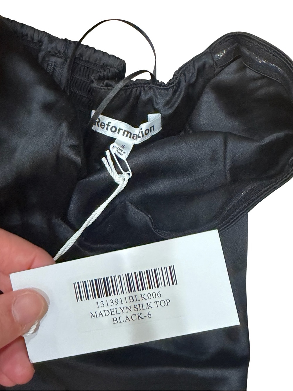 š¤ NWT Reformation Madelyn Silk Top Black Size 6 100% Silk Smocked Back - Picture 6 of 11